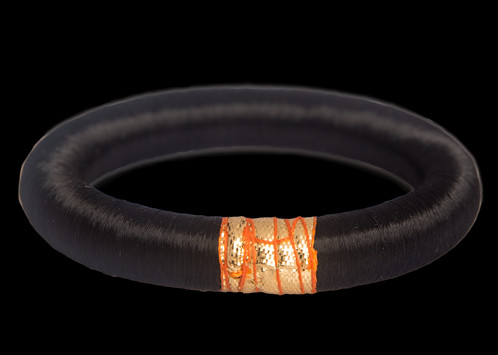 Silk Bangle In Black And Gold - Bangle (498x355), Png Download
