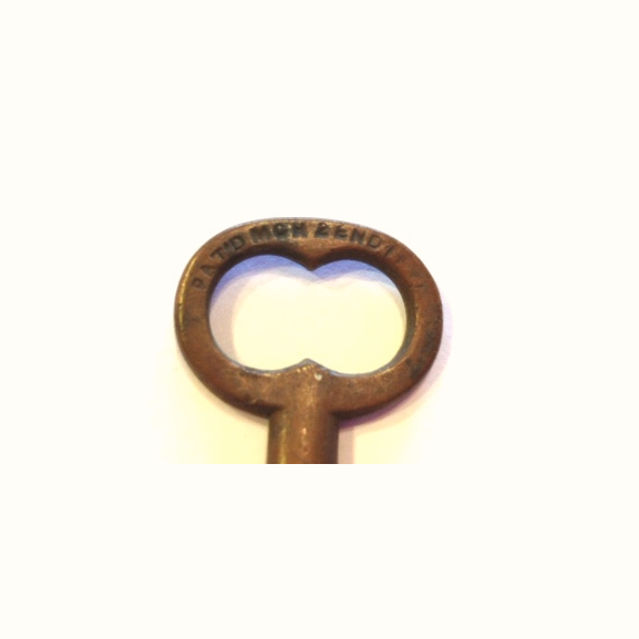Antique Brass Barrel Skeleton Key With Notched Flag - Wood (577x577), Png Download