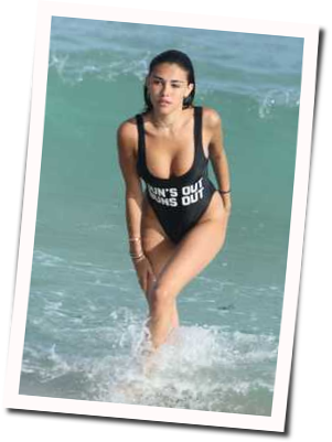 Madison Beer Guitar Chords For Dead - Madison Beer Dead (301x401), Png Download