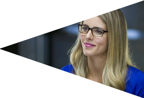 Willa Holland Personaje Secundario Imagen Donde Se - Emily Bett Rickards Arrow (553x377), Png Download