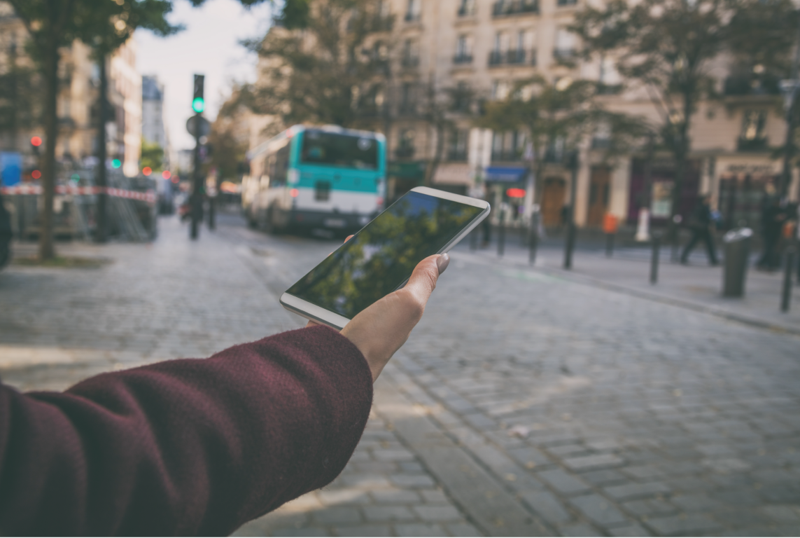 Phone Hand 2018 09 25t16 - Sidewalk (1143x768), Png Download