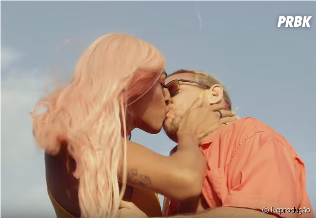 Pabllo Vittar Fala Sobre Beijo Em Diplo - Beijo De Pabllo Vittar E Diplo (624x600), Png Download