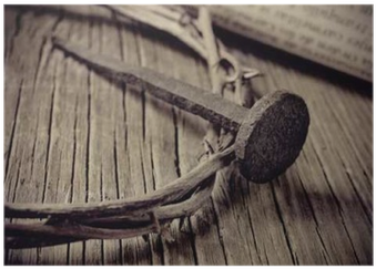The Crown Of Thorns Of Jesus Christ And A Nail On The - Clous De La Sainte Croix (400x400), Png Download