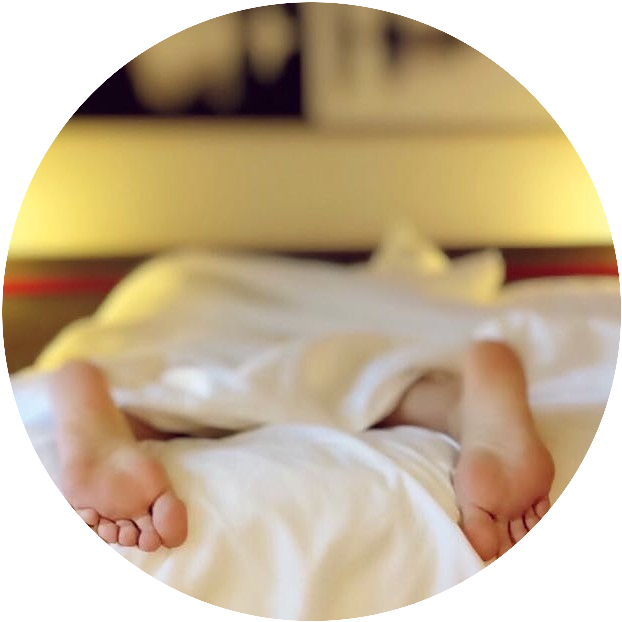 Person Laying In Bed With Feet Out Of Covers - Casual Walking Slippers , Tezoo Round Head Pure Color (622x622), Png Download
