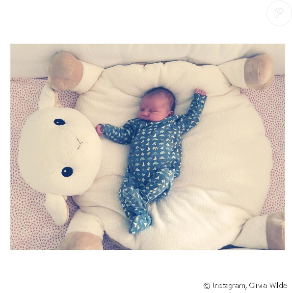Daisy Josephin, La Fille D'olivia Wilde Et Jason Sudeikis - Sleeping Baby Ig Captions (950x596), Png Download