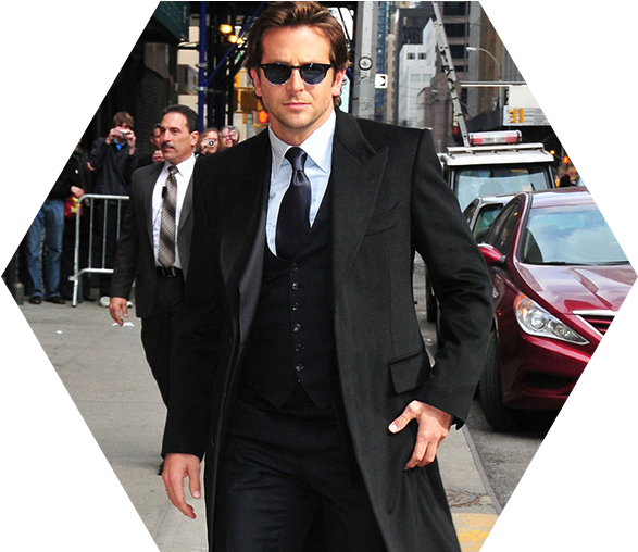 Bradley Cooper Balr - Bruna Skor Till Svart Kostym (595x511), Png Download