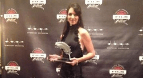 Dolan Wins The Best Actress Award For “konfetti” - Assault Rifle (500x400), Png Download