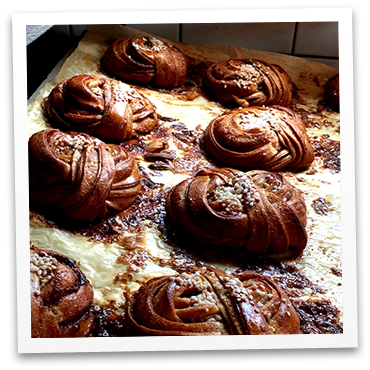 Dark - Cinnamon Bun Day (370x370), Png Download