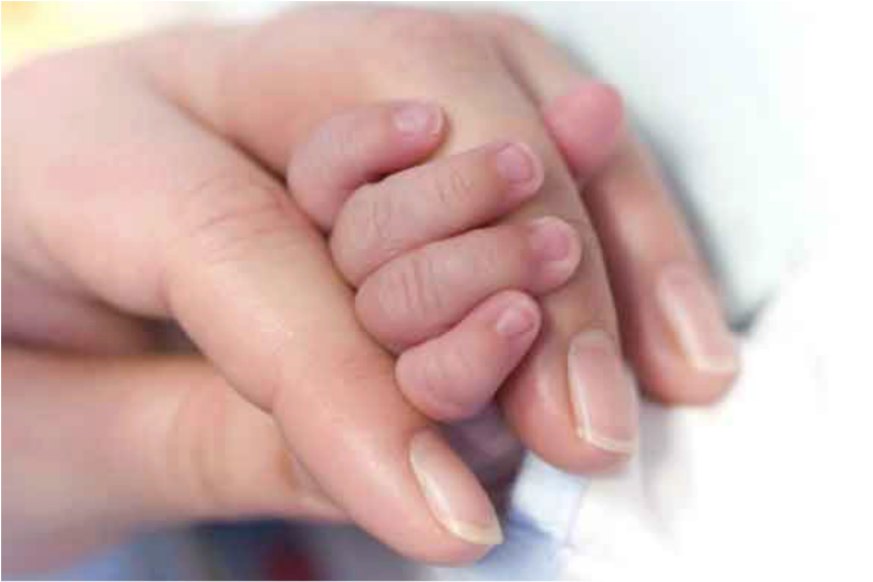 Adult And Child - Newborn Baby Girl Hands (789x526), Png Download