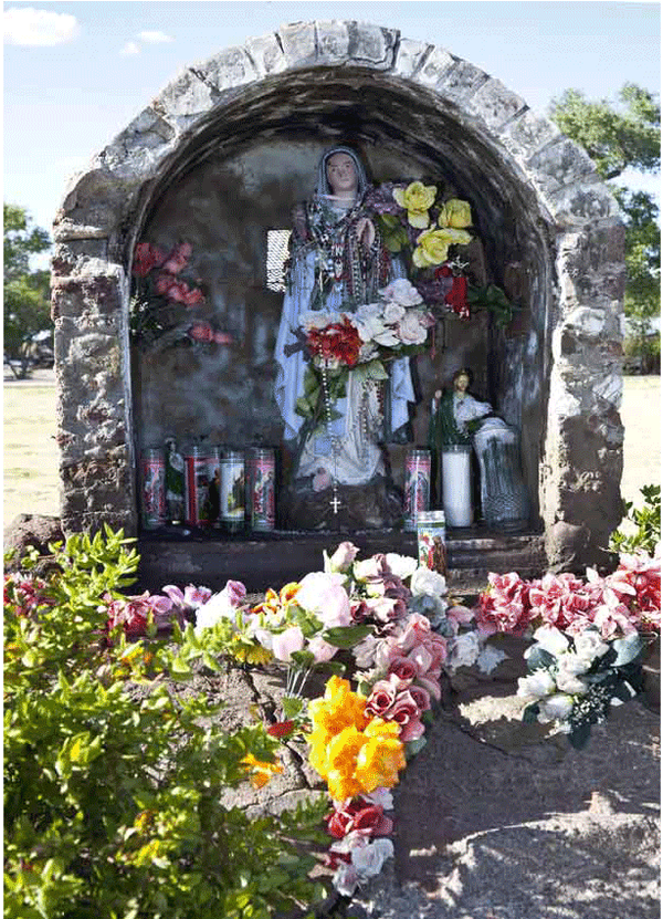 Don't Miss This Small Yet Powerful Shrine To The Virgin - Arch (1000x830), Png Download