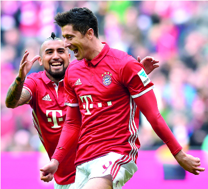 Robert Lewandowski - - Player (667x375), Png Download