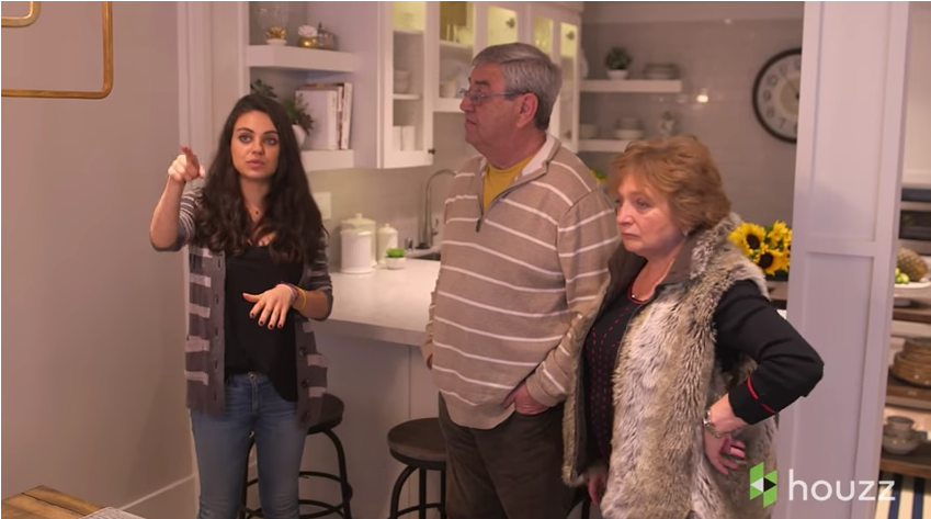 Mila Kunis Et Ses Parents Elvira Et Mark Dans Une Vidéo - Elvira Kunis (1200x630), Png Download