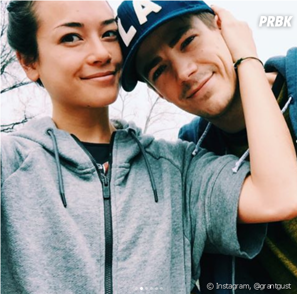 Grant Gustin A Demandé Sa Petite Amie En Fiançailles - Grant Gustin And La Thoma (950x587), Png Download