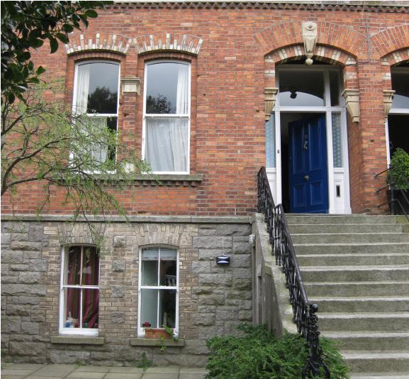 Large Comfortable Victorian Red Brick House Close To - Sash Window (800x533), Png Download