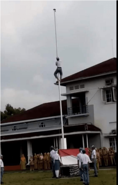 Tali Bendera Putus, Namun Sang Merah Putih Tetap Berkibar - Smk Negeri 1 Purwokerto (960x609), Png Download