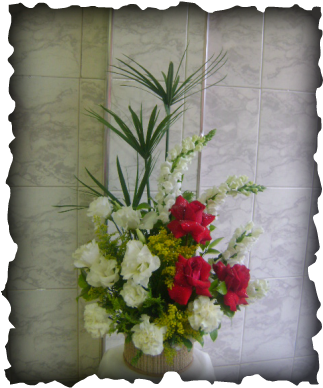 Arranjo Com Rosas Nacionais Vermelhas, Liziantus Branco, - Kronos (323x388), Png Download