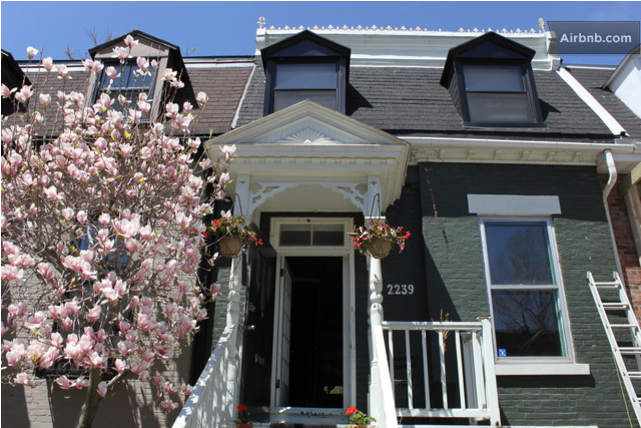 Beautiful Victorian House In Trendy Neighborhood Available - House (800x533), Png Download