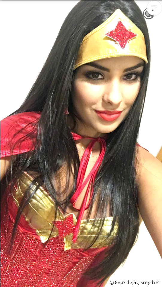 Munik, Vencedora Do 'bbb16', Se Fantasiou De Mulher-maravilha - Party (950x960), Png Download