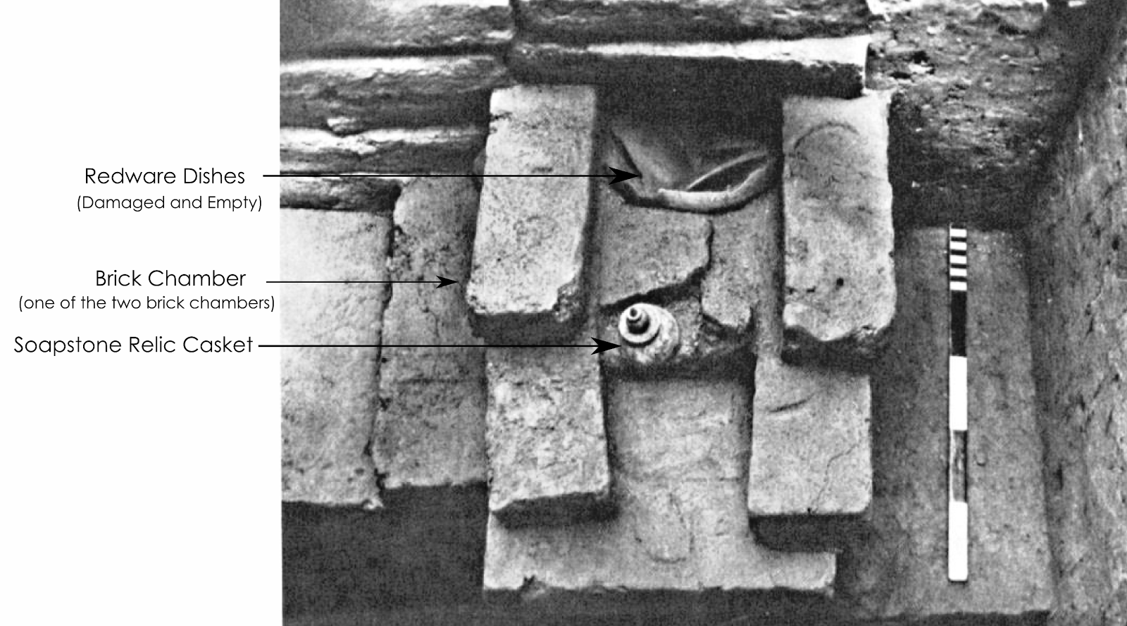 Sandstone Relic Casket, Redware Dishes And Brick Chamber - Monochrome (1600x888), Png Download