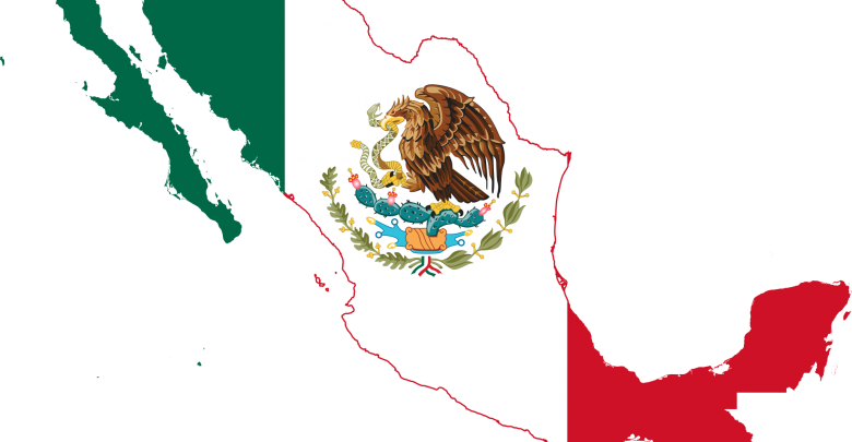 Mexico Flag Gharepeyma - Mexican Flag In Country (780x405), Png Download