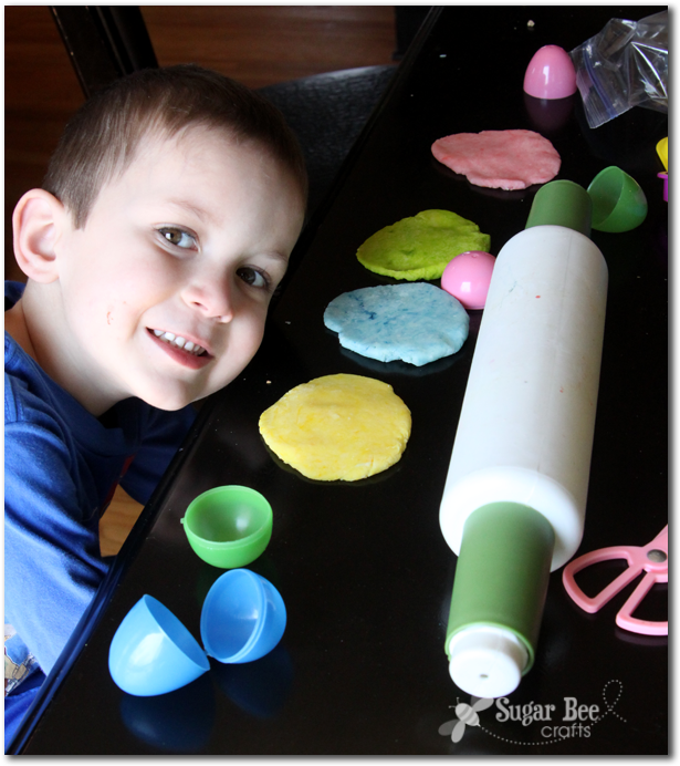 Yes, All The Eggs In Photo Shoot Are Actually Filled - Toddler (648x731), Png Download