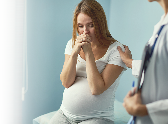 Pregnant Woman Meets With Doctor - Pregnancy (698x515), Png Download