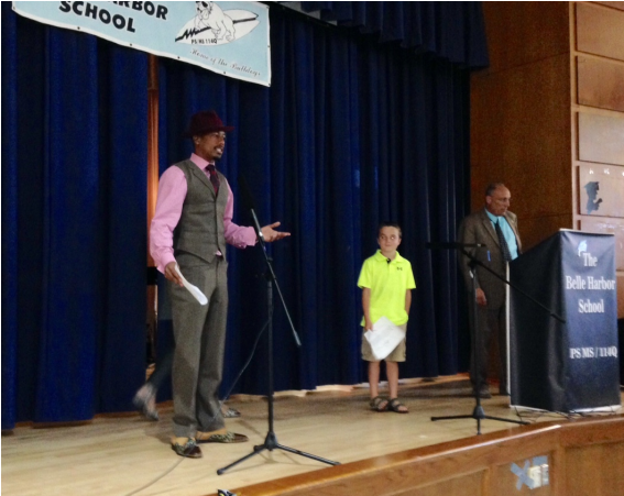 Nick Cannon Celebrates Student Poet In New York City - Stage (800x450), Png Download