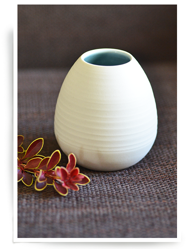 Peacock Ribbed Bud Vase - Vase (400x510), Png Download