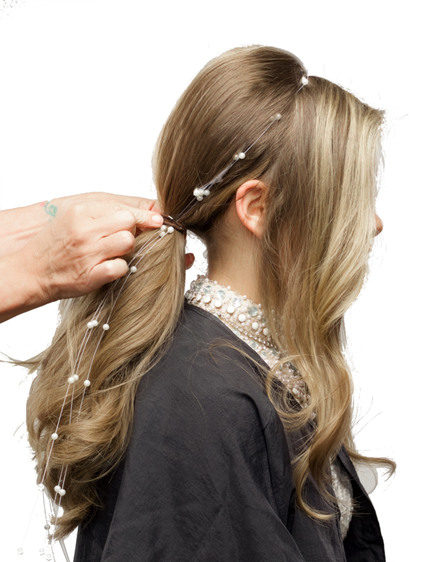 Wrap A Few Strands Of Pearls Over The Head And Secure - Short Bronde Hair (618x800), Png Download