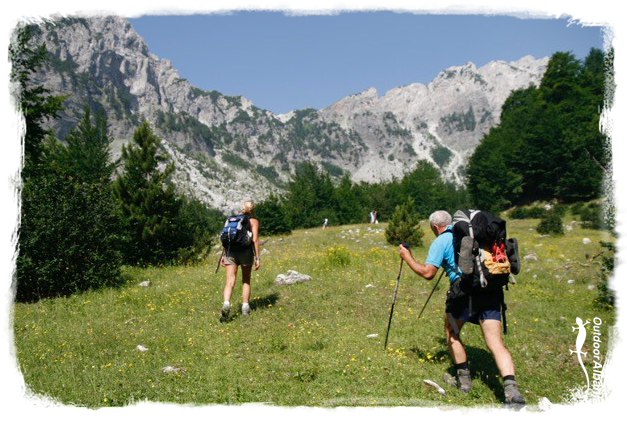 Hiking - Albania (640x427), Png Download