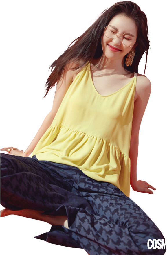 Report Abuse - Sunmi Cosmopolitan (715x900), Png Download