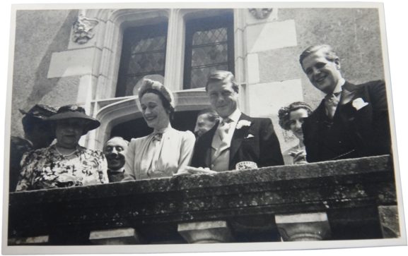 The Newlyweds With Their Guests - Wallis Simpson Atatürk (600x404), Png Download