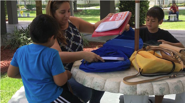 Alumnos De Doral Reciben Bolso Cargado De Útiles Escolares - Mother (790x444), Png Download