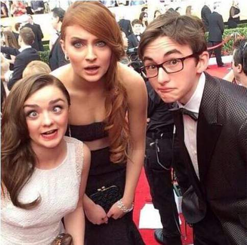 Jennifer Lawrence And Emma Watson Meet, Engage In Wacky - Sophie Turner And Emma Watson (690x480), Png Download