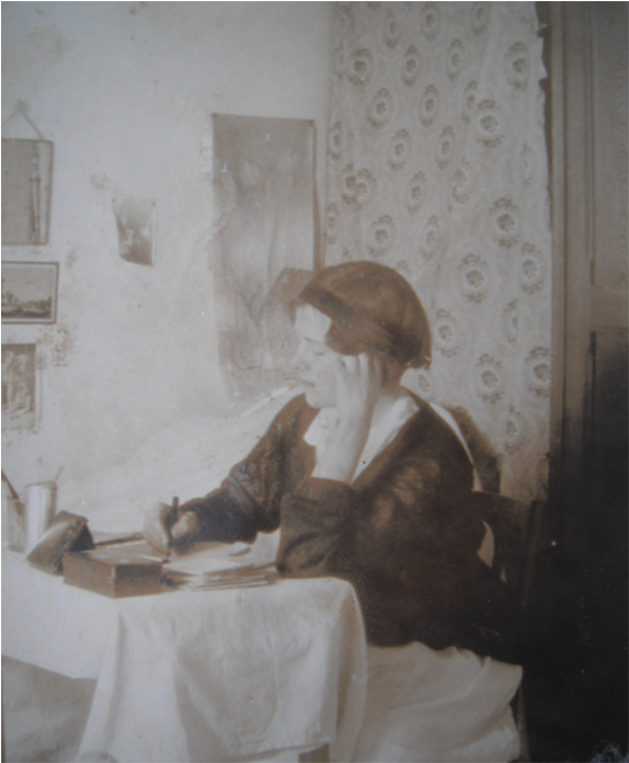 A Growing Estrangement - Room (800x716), Png Download