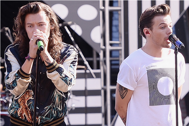 Harry Styles E Louis Tomlinson Casados Há 2 Anos Fãs - Singing (1200x630), Png Download
