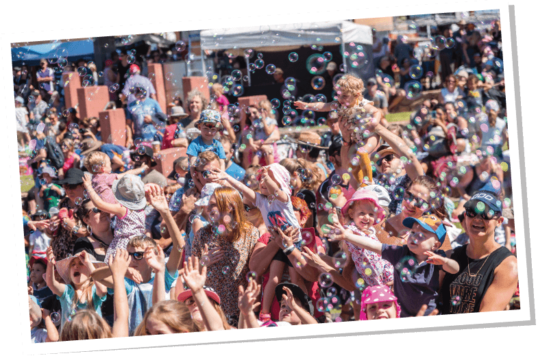 Yeppoon - Crowd (785x523), Png Download