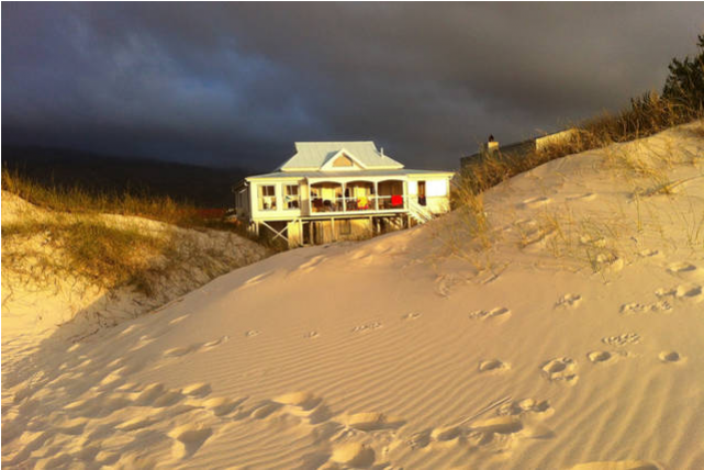Family Beach House On The Dunes - Singing Sand (800x533), Png Download