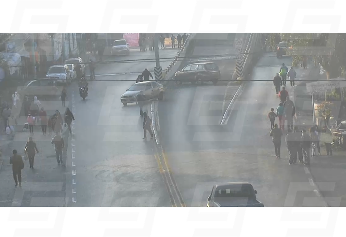 Manifestantes Reuniéndose A La Altura De La Glorieta - Car (1199x821), Png Download