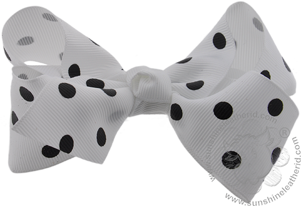 White & Black Polka Dot - Butterfly (600x411), Png Download