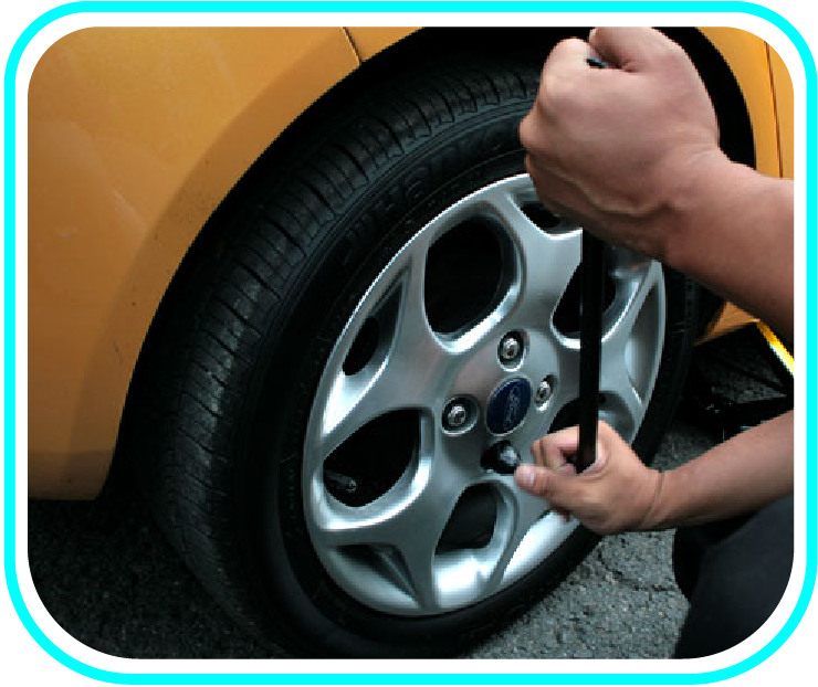 Revisa Que El Ajuste De Las Tuercas De Las Llantas - Mechanic (740x622), Png Download