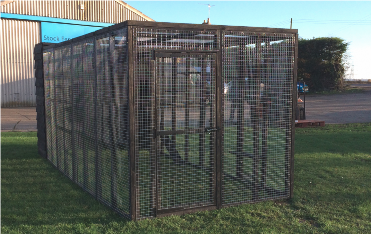 Black Cat Run With Raised Sleeping Box 6ft X 14ft - Fence (750x750), Png Download