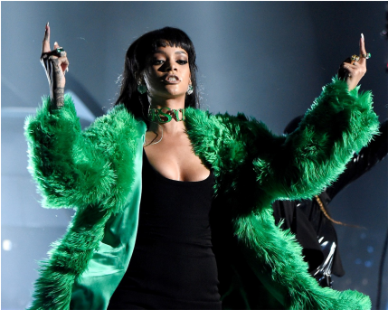 Kylie Jenner Built A Throne In Her House For Tyga's - Rihanna Iheartradio 2015 (608x342), Png Download