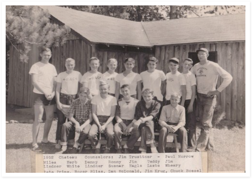 Chateau - Vintage Clothing (1026x658), Png Download