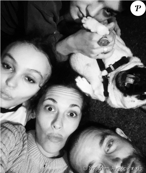 Alysson Paradis Pose Avec Ses Neveux Lily Rose Et Jack, - Depp Lily Rose 2017 Jack (637x564), Png Download