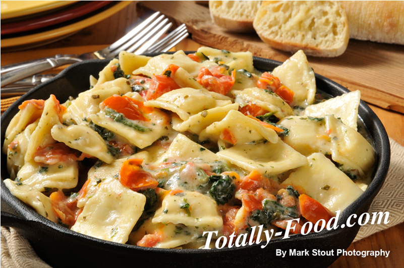 Lobster Ricotta Ravioli Stock Photo - Ravioli Met Kip (800x890), Png Download