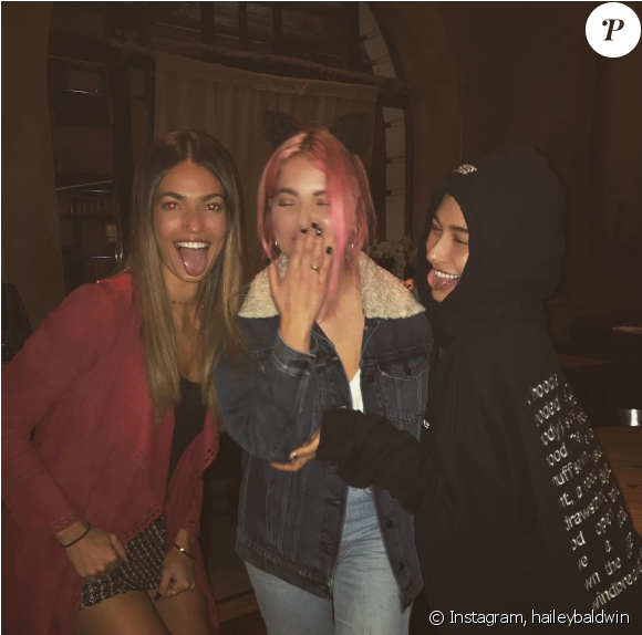 Hailey Baldwin Souhaite Un Bon Anniversaire À Sa Copine - Fun (950x573), Png Download