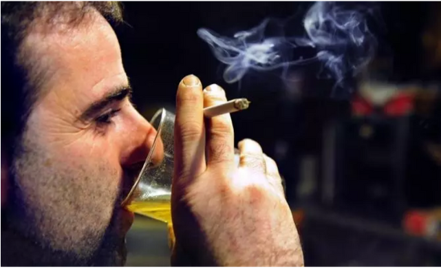 Drinking And Smoking - Smoke And Drink Alcohol (640x480), Png Download