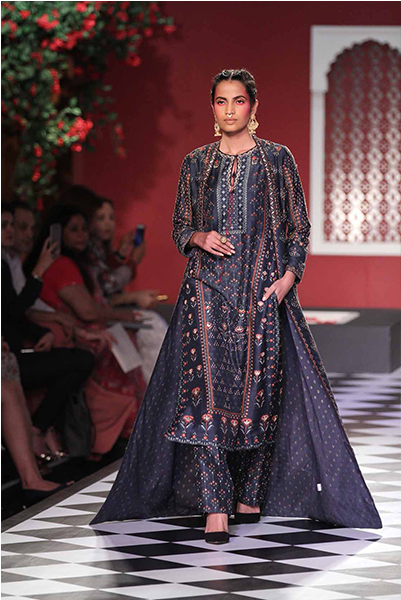 Superhero Cape - Fashion Show (1200x600), Png Download