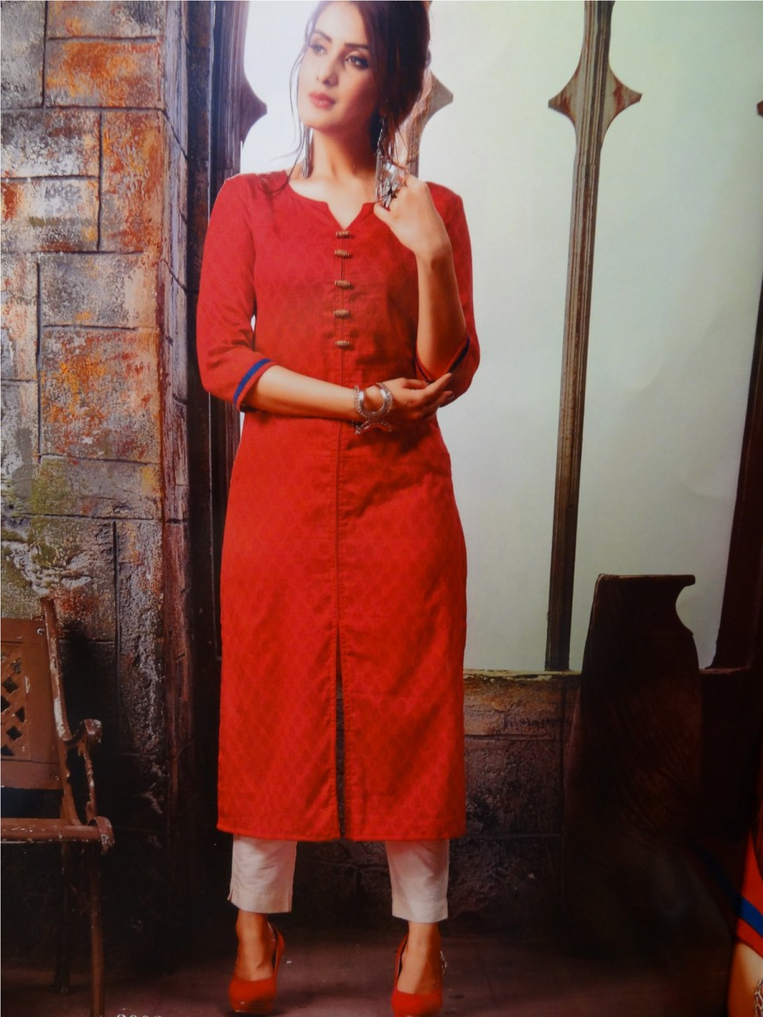 Sale - Standing (2000x2000), Png Download